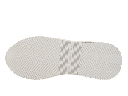 Chic Fashion Runner